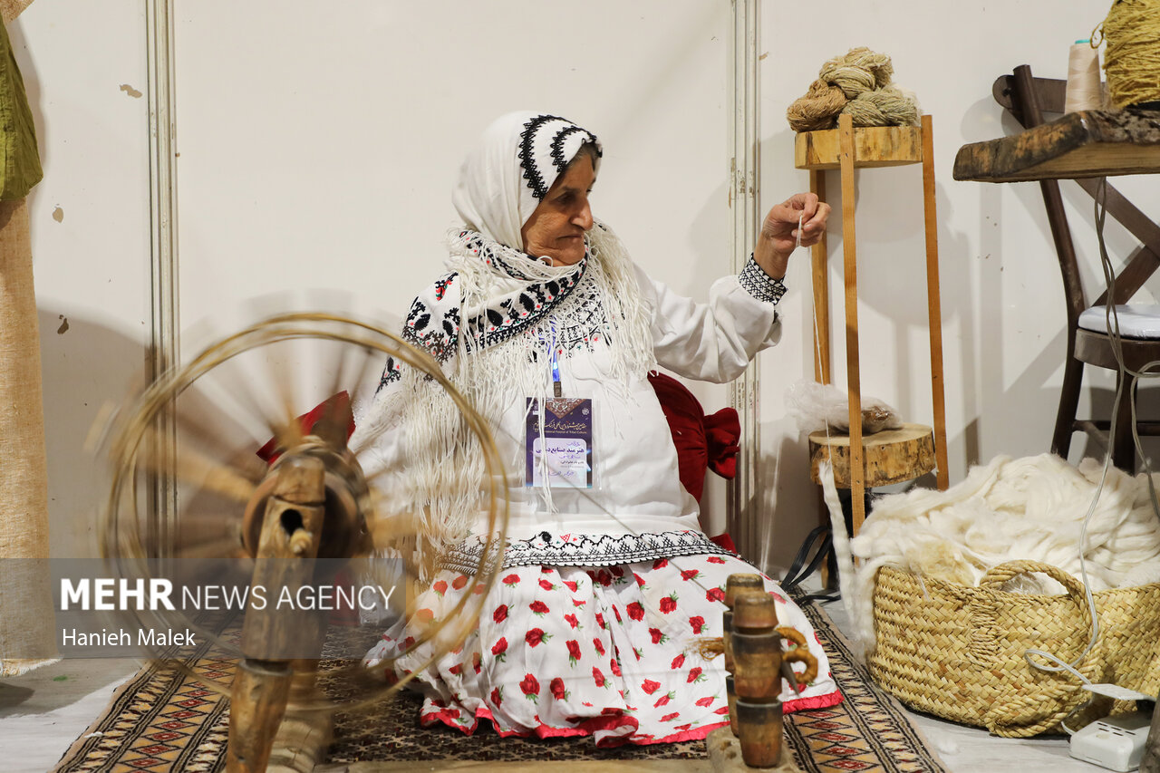 روایت زنجیره ارزش صنایع‌دستی در حاشیه جشنواره اقوام