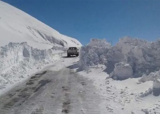 گردنه چری گرفتار بهمن شد / مردم آماده باشند