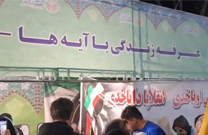 استقبال کودکان و نوجوانان تبریزی از غرفه «زندگی با آیه‌ها»