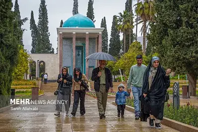 بارش باران بهاری در حافظیه و سعدیه شیراز+ عکس