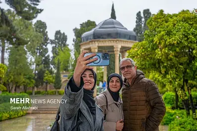 بارش باران بهاری در حافظیه و سعدیه شیراز+ عکس