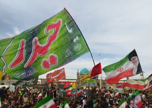 تجدید بیعت ۴۰ هزار نفری نوجوانان با امام زمان(عج) در حرم رضوی