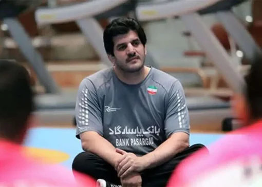 حضور رسول خادم برسر مزار شهدای میناب+ عکس