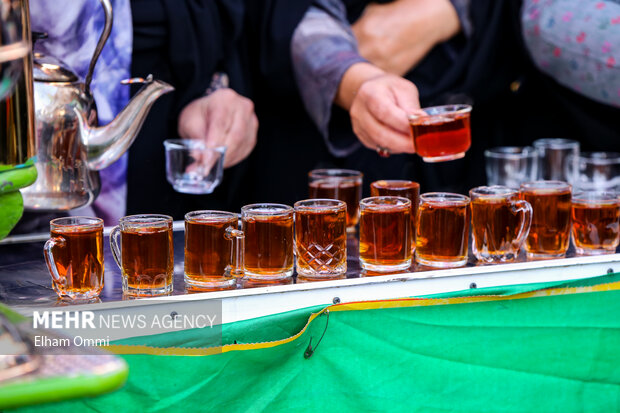 خدمت‌رسانی ۸ موکب جاده‌ای به حدود ۴ هزار زائر پیاده دهه کرامت در مشهد
