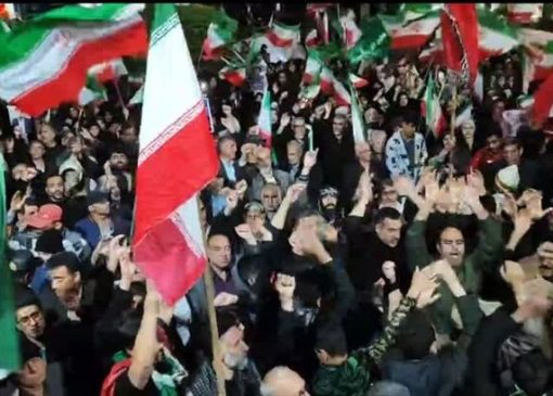 خرم‌آبادی‌ها: «دلیل پیروزی ما وحدته، ایران اسلامی ابرقدرته»