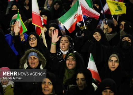 دختران زنجانی از شکوه حماسه حضور در صحنه دفاع از وطن می‌گویند