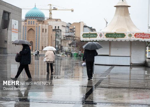 رگبار شدید باران همراه با رعد و برق خراسان رضوی را فرا می گیرد