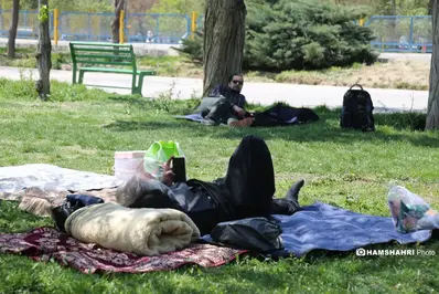 سیزده‌بدر مردم تهران در اوضاع جنگی+ عکس