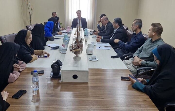 فرماندار تنگستان: عزت ایران در گرو هدایت معلمان و بصیرت ملت است