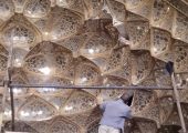 آغاز مرمت اضطراری مقرنس و آینه‌کاری تالار ستون‌دار کاخ چهل‌ستون اصفهان