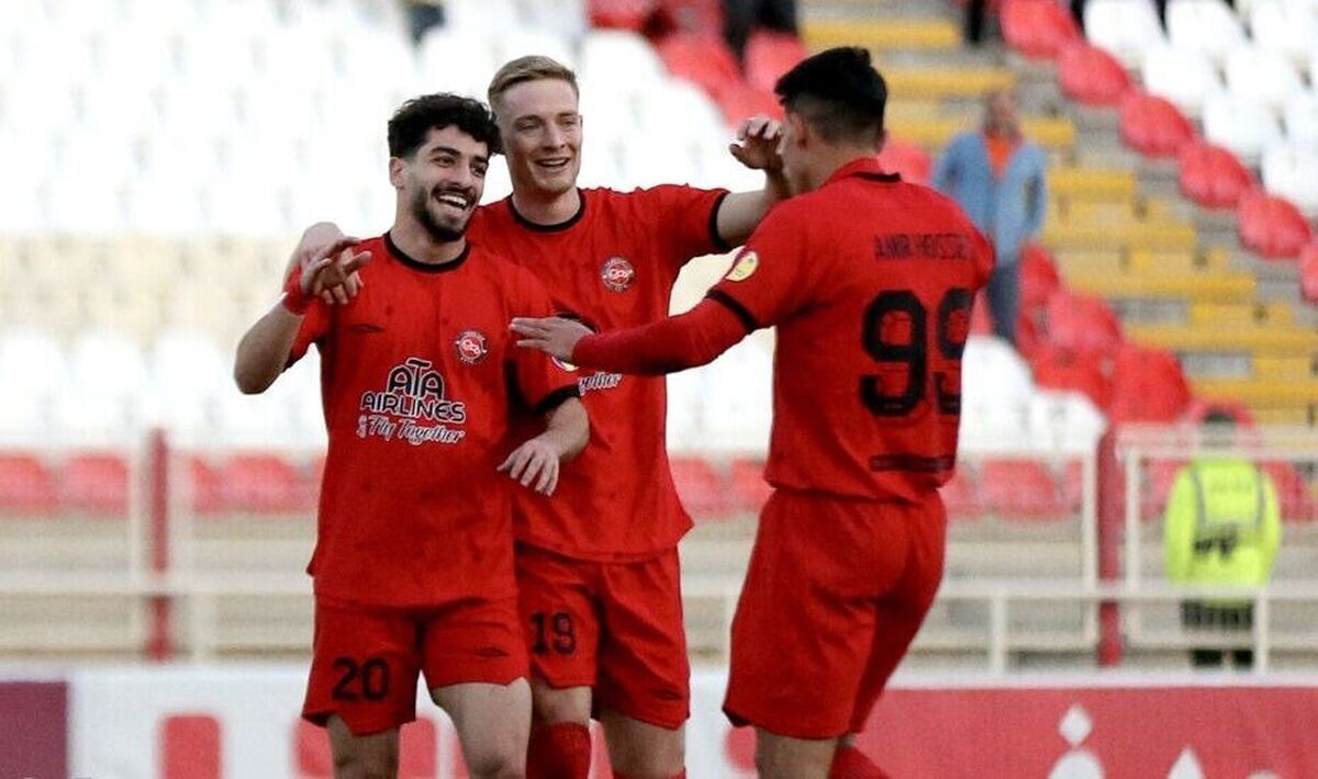 احتمال یک انتقال جنجالی دیگر؛ تماس تراکتور با مدافع پرسپولیس احتمال یک انتقال جنجالی دیگر؛ تماس تراکتور با مدافع پرسپولیس