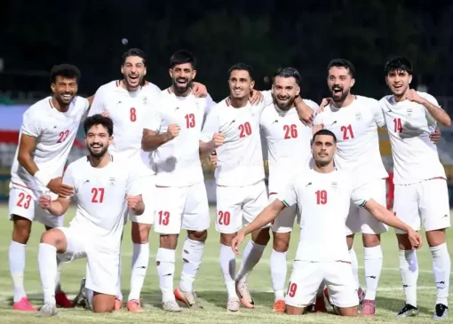 طرح جالب دیوارنگار میدان انقلاب همزمان با بدرقه تیم ملی به جام جهانی+ عکس
