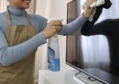 اشتباهات رایج هنگام تمیز کردن تلویزیون
