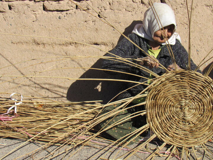 کویر اردستان هنر می‌آفریند؛ لزوم عرضه صنایع دستی در بناهای تاریخی